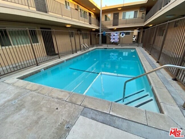 Building Photo - 3224 Chapman St