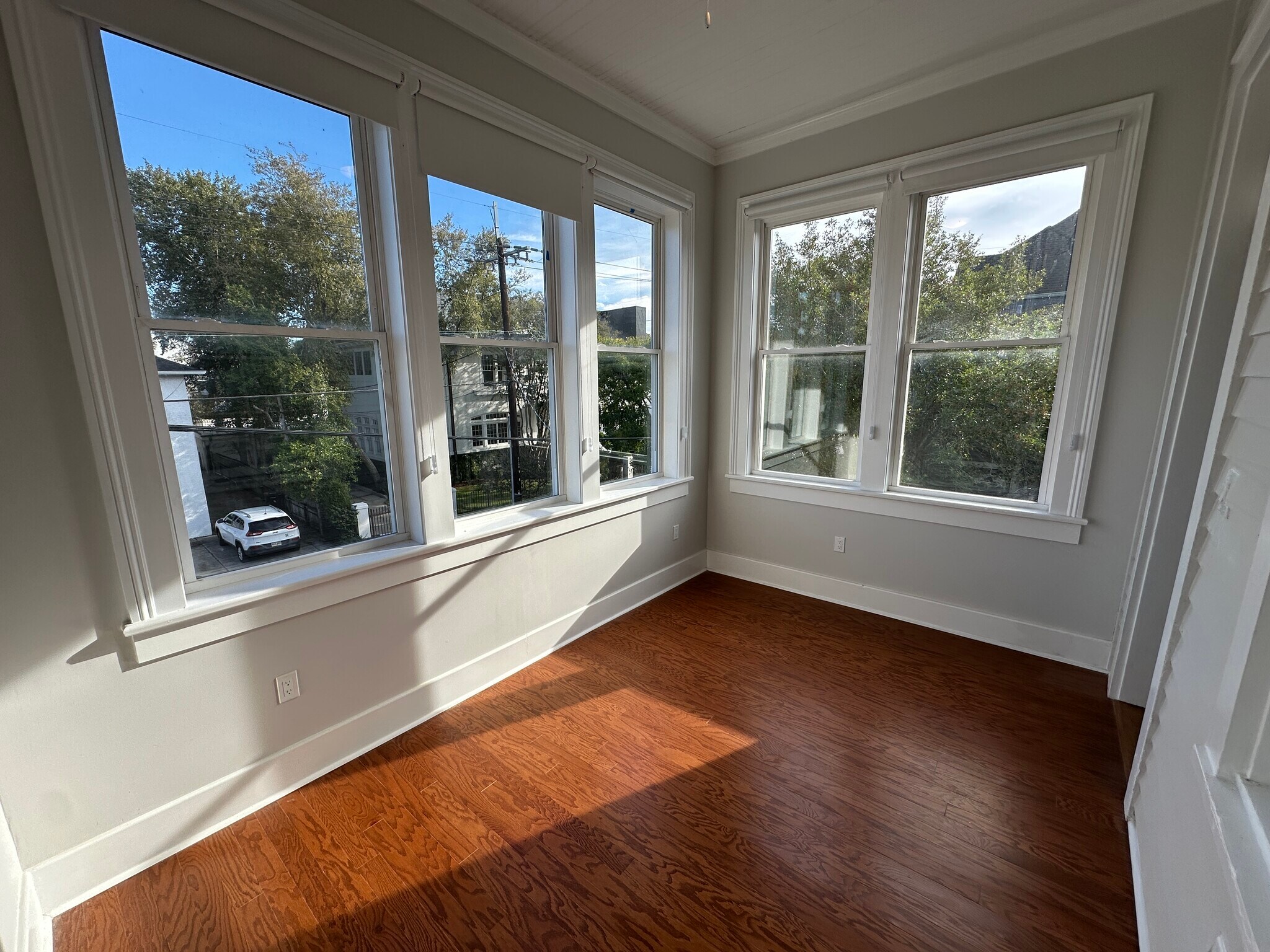 Front Bedroom - 5520 Loyola Ave