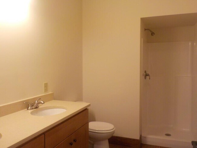 Building Photo - Spacious 3-Bed, 3.5-Bath Townhouse on East...