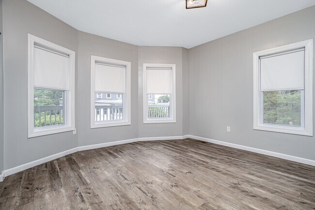 Building Photo - 176 Blossom St