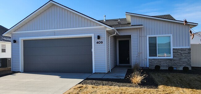 Building Photo - 409 Hildago Wy