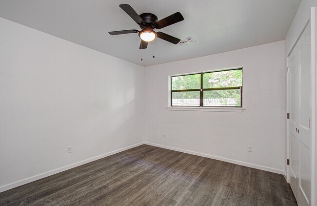 Building Photo - 816 Glen Hollow Dr