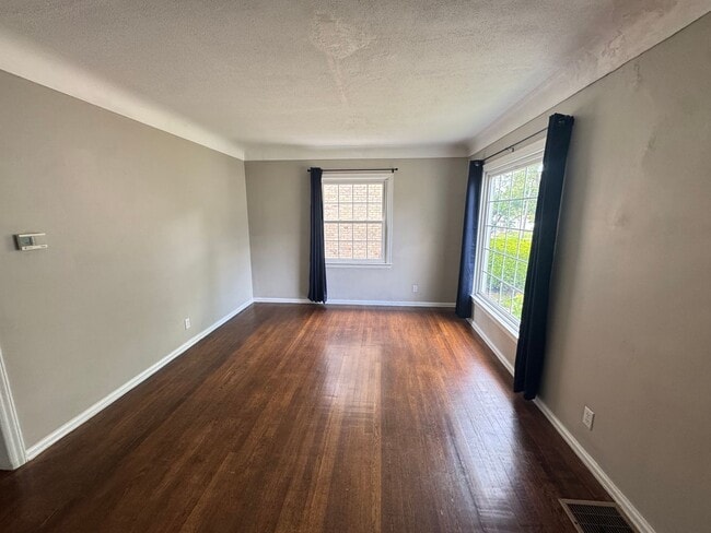 Building Photo - 3 bedroom home in SE Grand Rapids!