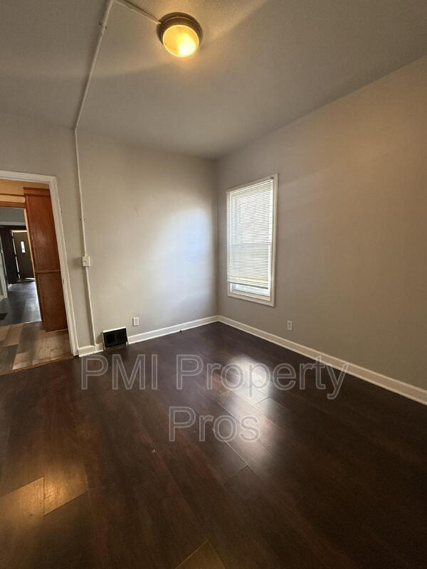 Building Photo - 2406 N 41st St