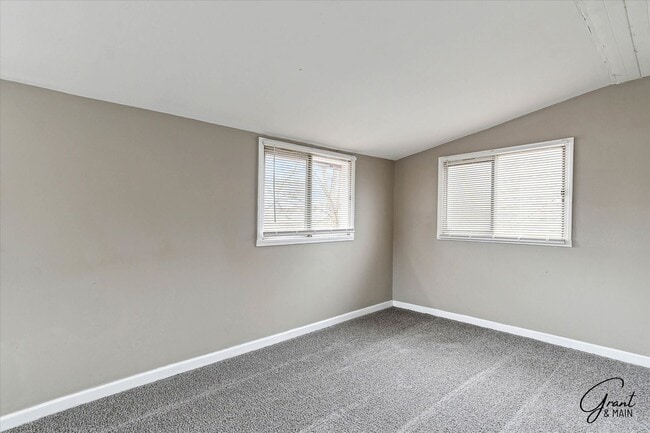 Building Photo - $1500 Large 3 bedroom home