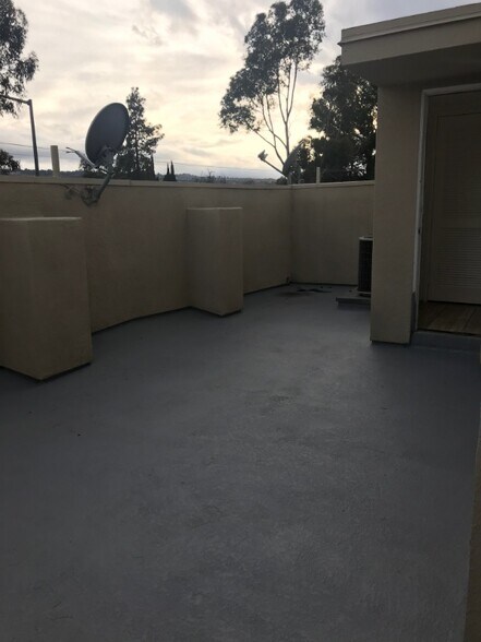 Building Photo - 13012 Riverside Dr