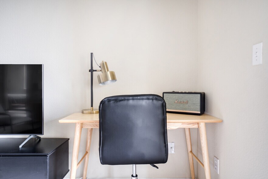 Building Photo - 508 Railway Ave