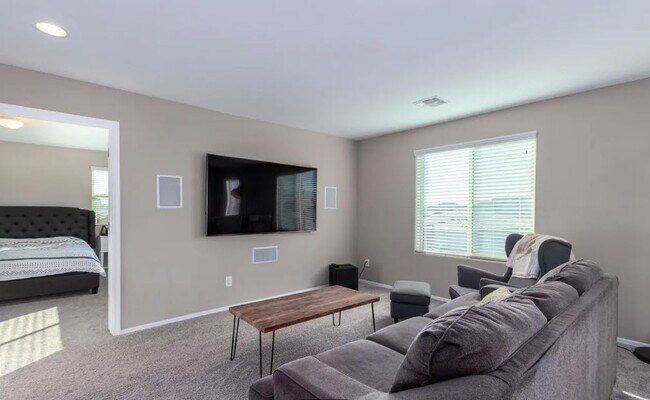 Loft - 4391 W Federal Way
