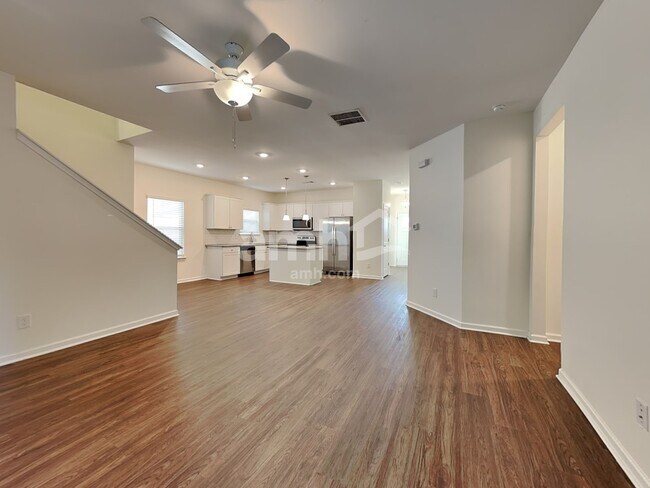 Building Photo - 307 Camp dr