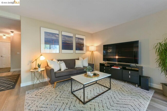 Building Photo - 18 Emery Bay Dr