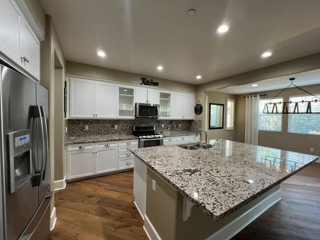 Building Photo - Former model home with tons of upgrades in...