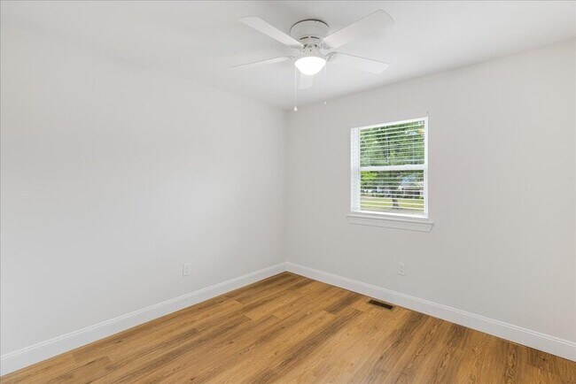 Building Photo - 57 Greenvale Rd