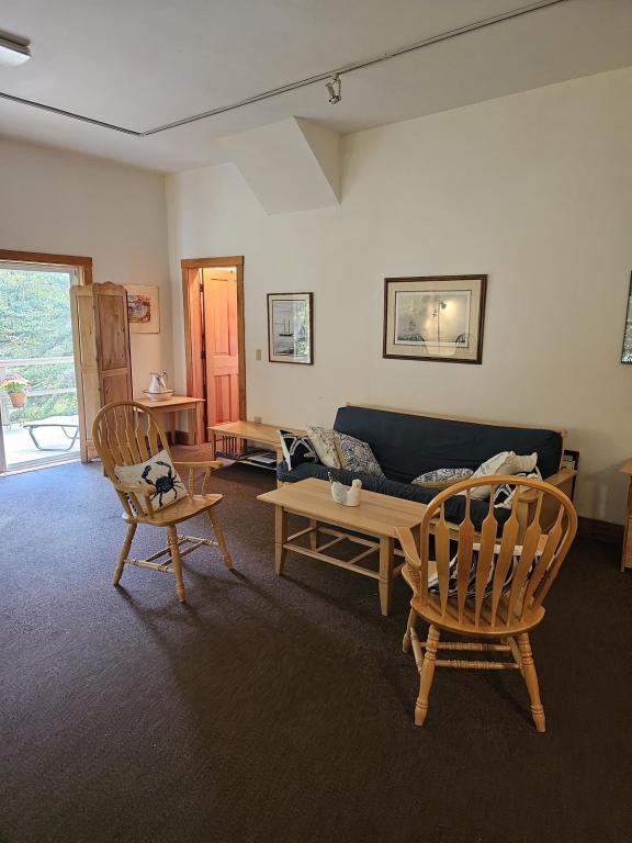 Building Photo - 378 Commercial St