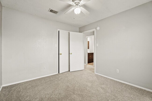 Building Photo - 3877 Pecan Cir