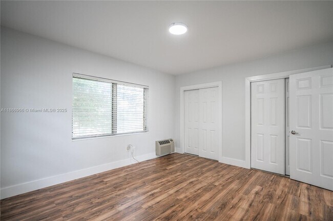 Building Photo - 460 NE 82nd Terrace