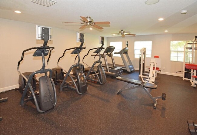 Building Photo - 204 Pompano Dr SE
