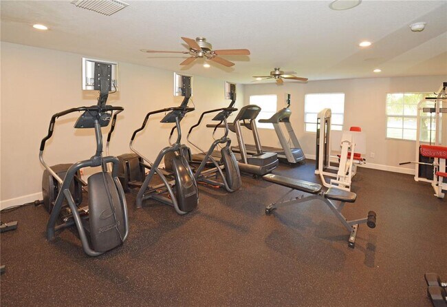 Building Photo - 204 Pompano Dr SE