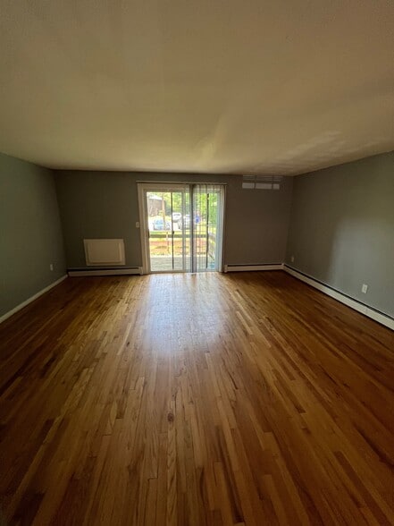 Building Photo - 122 Sycamore Ln