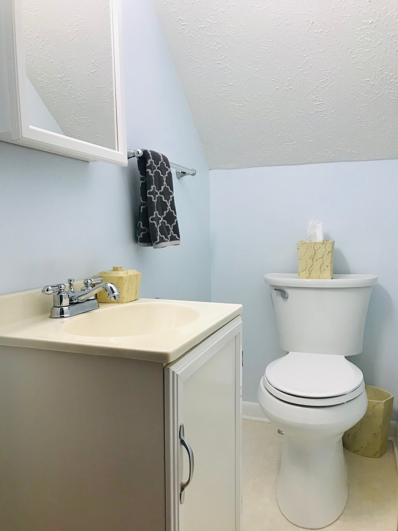 1/2 bathroom-main level - 109 Geronimo Dr
