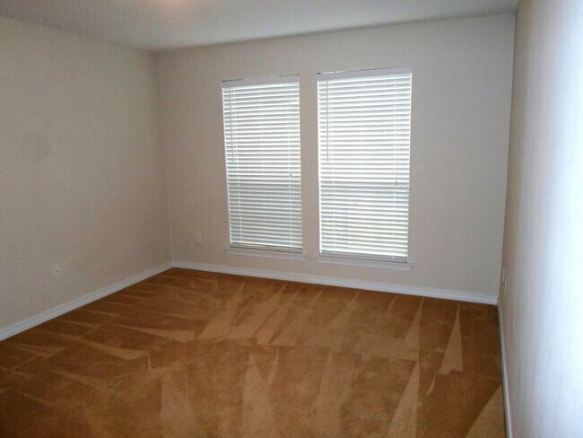 Building Photo - 2045 Catline Cir