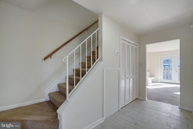 Building Photo - 9 Park Square Dr