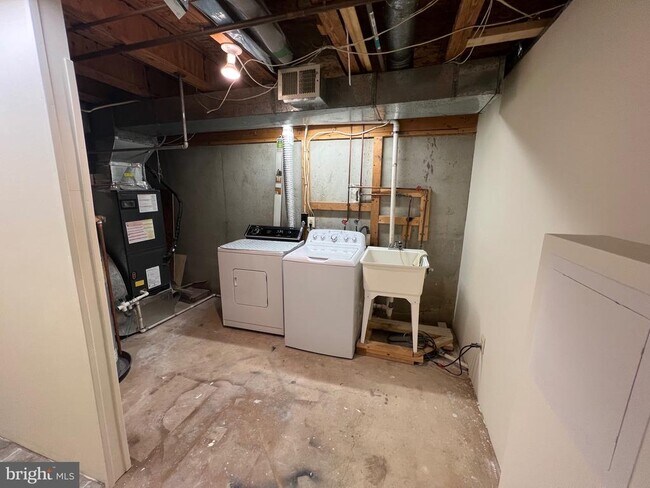 Building Photo - 11541 Brundidge Terrace