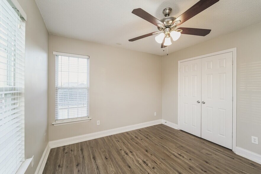 Building Photo - 5906 Prestwick Ln