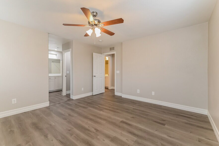 Building Photo - 10355 Missouri Meadows St