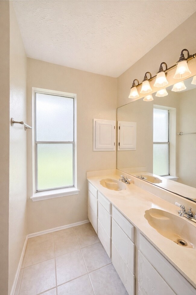 Building Photo - 1754 Jo Ann Ln