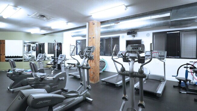 Building Photo - 200 Main St