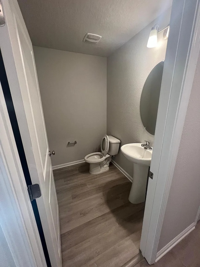 Building Photo - 840 Hartshill Pl