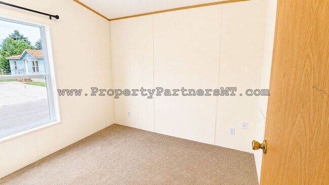 Building Photo - 3 Bed 2 Bath remodel Modular house