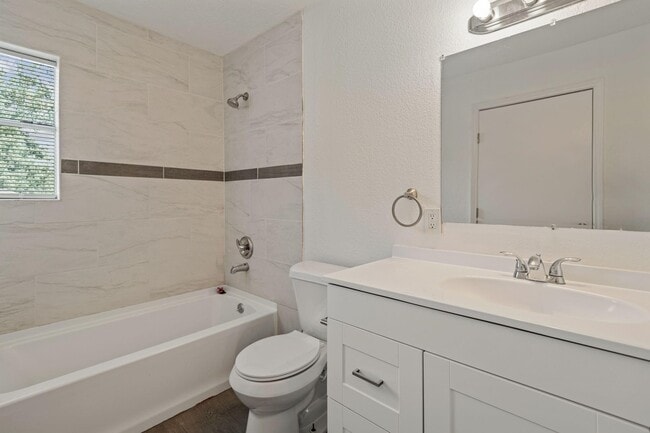 Building Photo - 3550 Mirror Ct