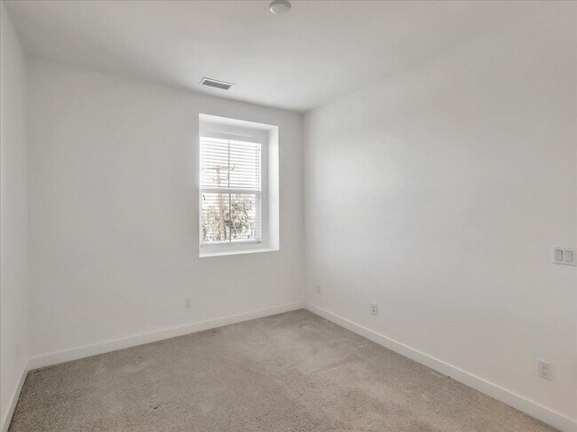 Building Photo - 1452 N Harbor Blvd