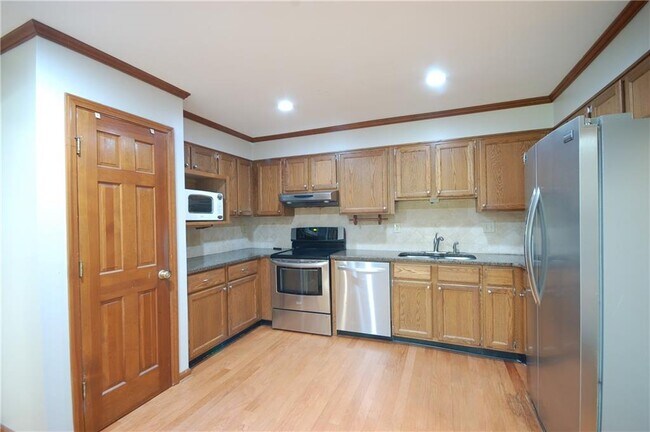 Building Photo - 2155 Heritage Heights