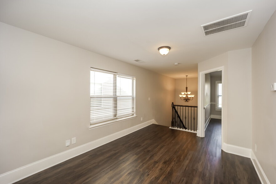 Building Photo - 207 Tyre Dr