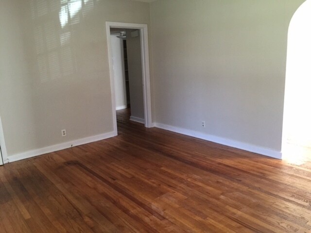 Building Photo - Midtown 2/1 Garage