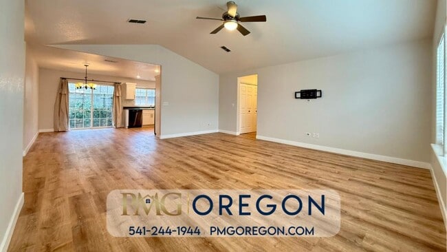 Building Photo - 608 SE Liberty Dr