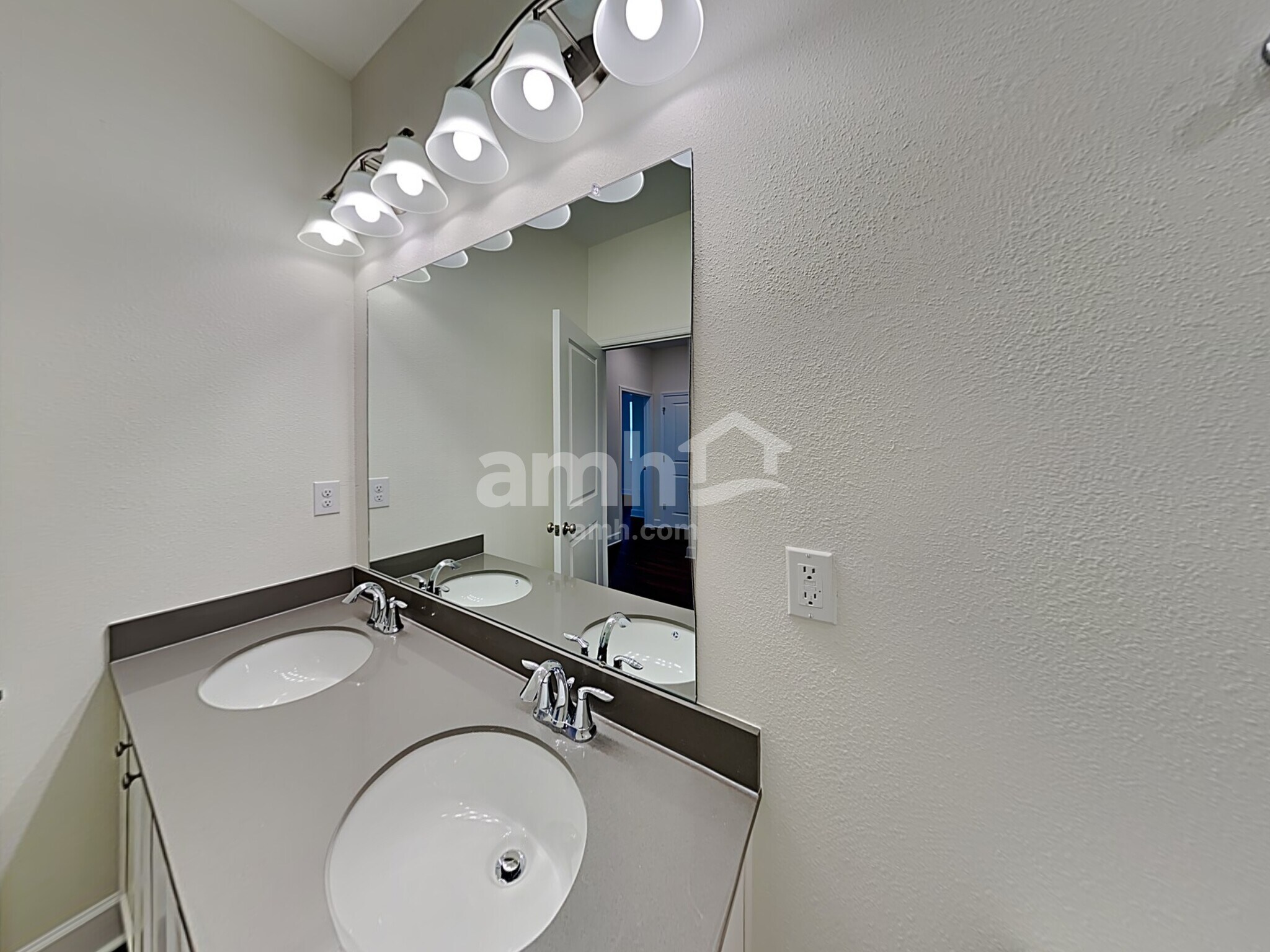 Building Photo - 2112 Saffron Walden Dr