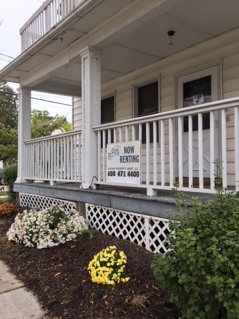 Front Porch - 1042 Erin St