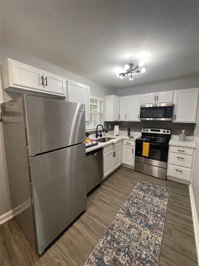 Primary Photo - 1225 W 25th St