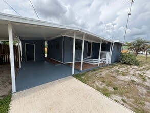 Building Photo - 2 Bed 1 Bath Single Family w/ Fenced Backyard