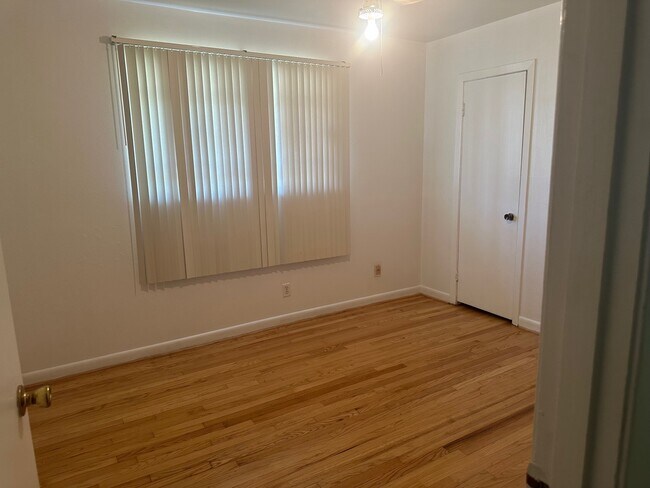 Building Photo - 6003 Heatherbrook Dr