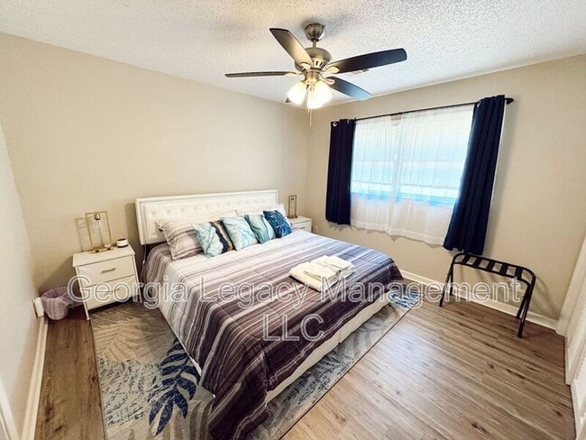 Building Photo - 62 Creek Side Dr