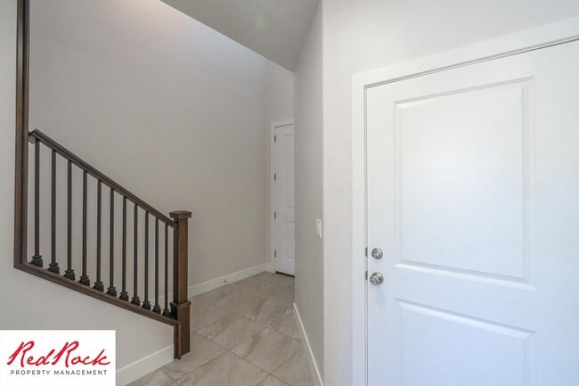 Building Photo - Gorgeous 3 Bedroom Townhome in Washington!