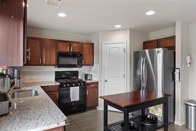 Building Photo - 369 S Brook Dr