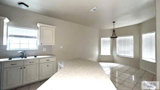 Building Photo - 25 La Paz Ct