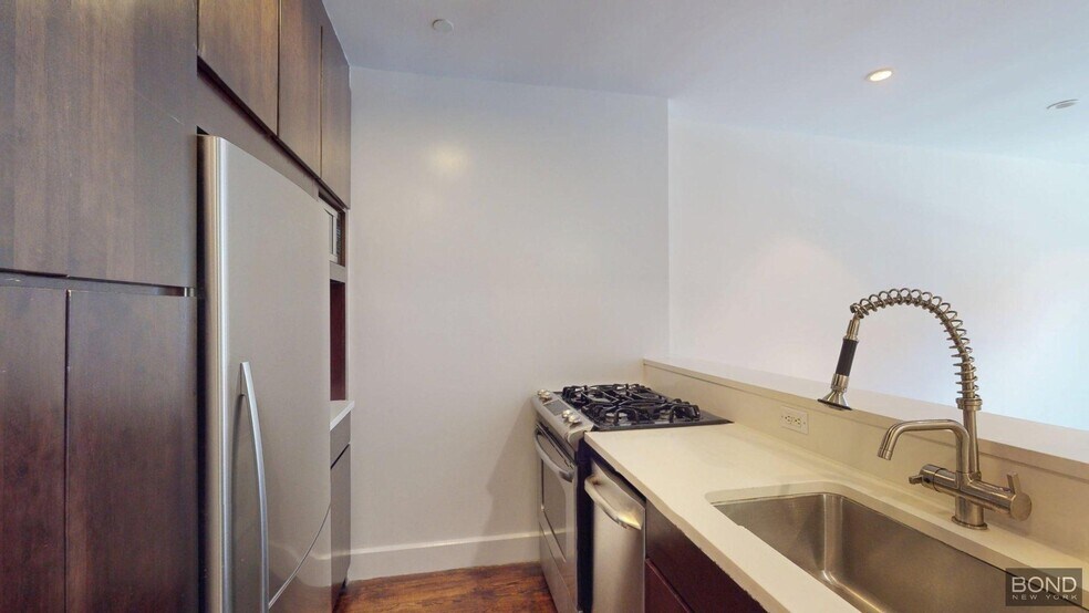 Building Photo - 156 Prince St