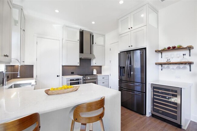 Building Photo - 4020 Valley View Rd