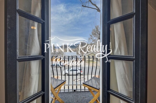 Building Photo - 1610 W Kiowa St